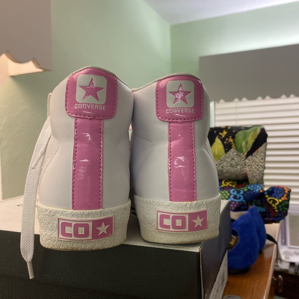 Converse high top Patton leather pink and white basketball shoe. - Picture 2 of 4